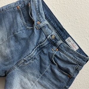 99% Cotton GAP 4” Girlfriend Shorts High Rise Raw Hem Size 26 / 2R